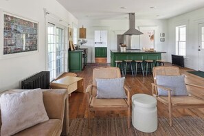 Stunning Farmhouse 5 minutes to Stowe with Views! (547)