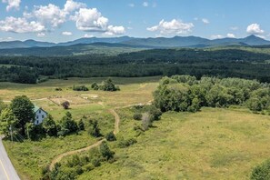 Stunning Farmhouse 5 minutes to Stowe with Views! (550)