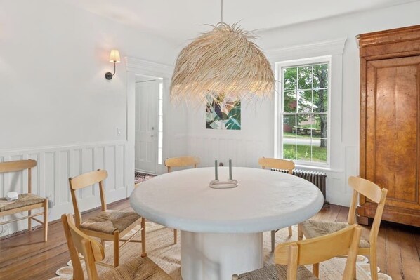 Stunning Farmhouse 5 minutes to Stowe with Views! (549)