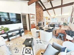 Impeccably Designed 3BR Stowe Woods Retreat (3503)