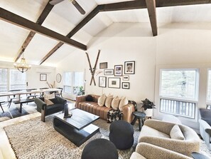 Impeccably Designed 3BR Stowe Woods Retreat (3502)