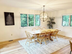 Large house heart of Stowe, amazing river for kids (4070)