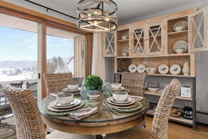 Totally stunning condo minutes to everything Stowe (1044)