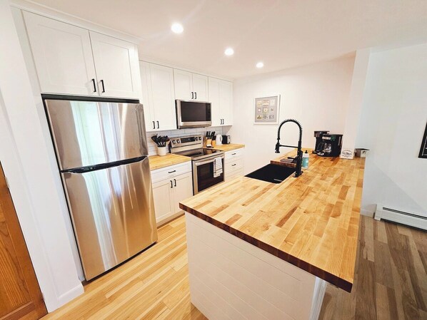 Cute two bedroom condo close to Stowe Mountain (4126)