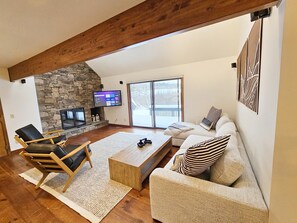 Stowe Comfort: Centrally located upscale 2BR condo (3157)
