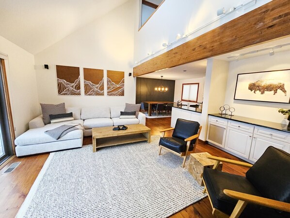 Stowe Comfort: Centrally located upscale 2BR condo (3160)