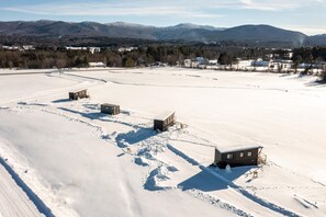 Modern & Upscale Tiny Home, Great Spot near Stowe (3225)