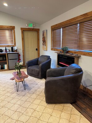 Mountain View Suite - Swivel chairs