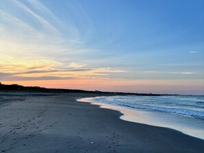 ・[Nearby sightseeing] Taito Beach is about a 3-minute walk away! A long, beautiful sandy beach where you can also enjoy swimming.