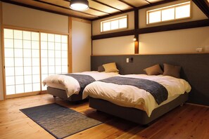 The bedroom. With the shoji screen closed. There are two semi-double beds here.