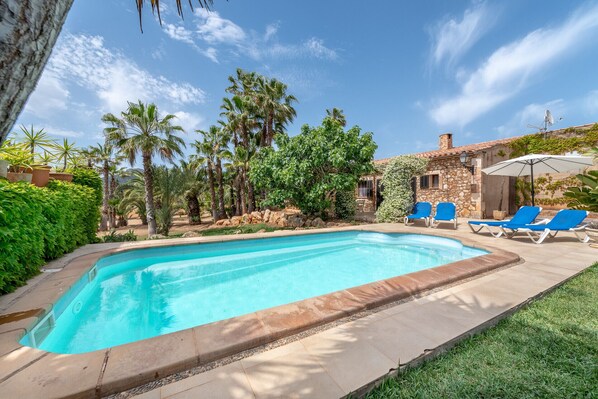 Swimming pool
