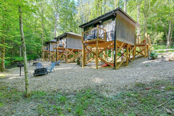 Cosby Vacation Rental | Studio | 1BA | Stairs Required to Enter | 300 Sq Ft