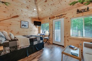 Studio | Queen Bed | Linens & Towels Provided | Breakfast Table | Smart TV