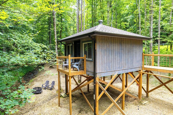 Cosby Vacation Rental | Studio | 1BA | Stairs Required to Enter | 300 Sq Ft