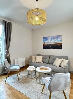 This magnificent apartment has been completely refurbished.
