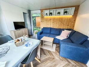 Couch, Möbel, Tabelle, Azurblau, Wohnzimmer, Interior Design, Holz, Kissen, Fussboden, Wand