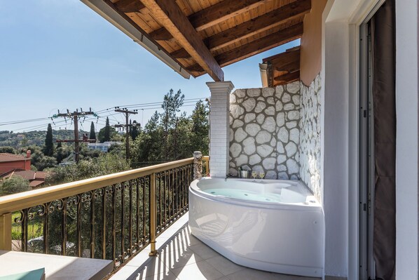 Bain à remous extérieur