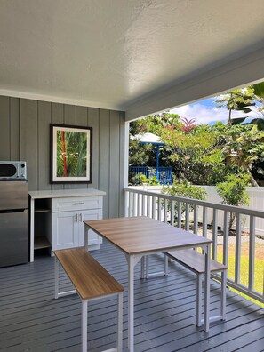 Outdoor dining
