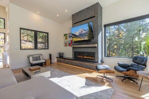 Living Space with Fireplace, Smart TV, and Stunning Views of the Forest