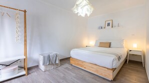 A minimalist bedroom with modern lines and organic tones.
#minimalism #modern #nature #comfort #portugal #pt #sintra