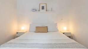 The perfect place to unwind from a long day exploring Sintra, on this comfortable double bed.
#comfort #relax #modern #portugal #pt #sintra