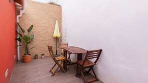 The house has an outdoor furnished private patio, perfect for an outside meal.
#outdoor #patio #portugal #pt #sintra