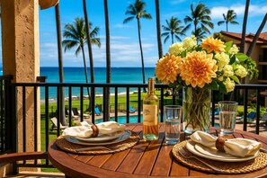This elegant lanai sets the scene for unforgettable moments?think warm breezes, fresh florals, and endless blue horizons. PKE-304