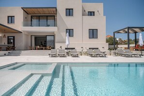 Nemia luxury villa