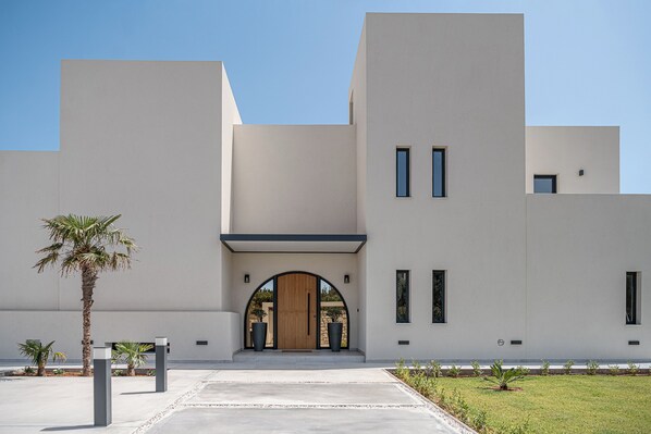 Nemia luxury villa