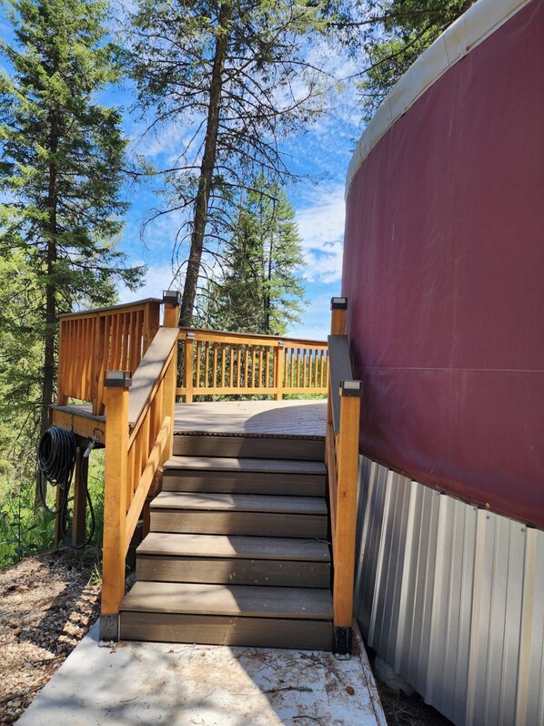 This cozy retreat offers a serene getaway where you can unwind amidst nature.