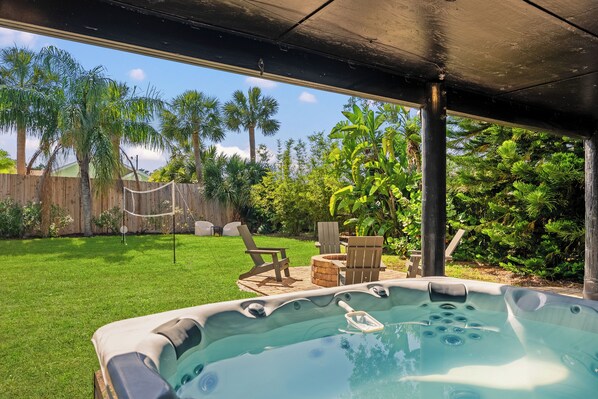 Outdoor spa tub