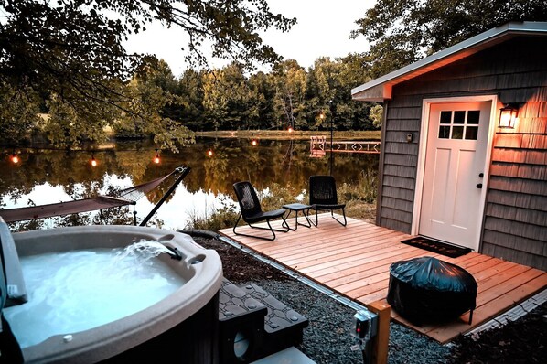 Outdoor spa tub