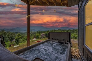Hot Tub to relax after long day on the trails or shopping.