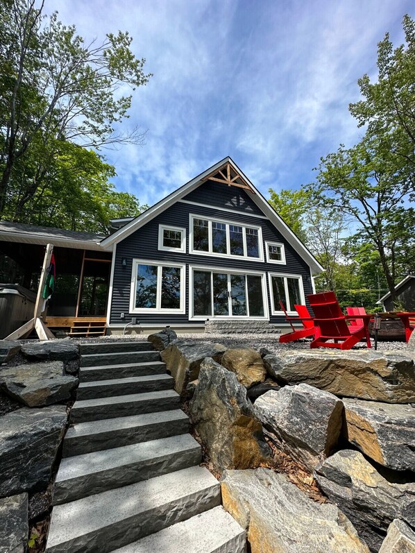 Lakeside Exterior with fire pit, hot tub & screen room
