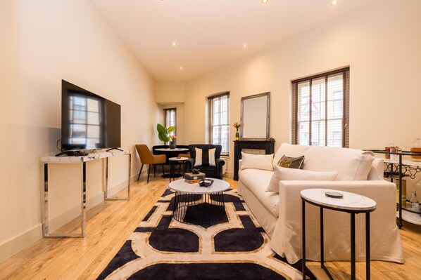London Muse 1 Bedroom Apartment in Belgravia (5653)