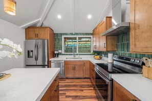 International Colony Club 28 kitchen 1