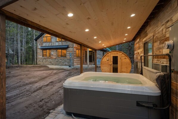 Outdoor spa tub