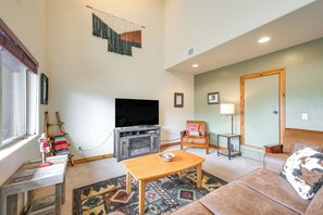 Living Room | 1st Floor | Sleeper Sofa | Smart TV | Free WiFi