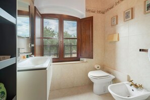 Autumn, Bathroom, Spring, Summer