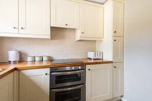 Byre Cottage, Hutton-Le-Hole - Host & Stay