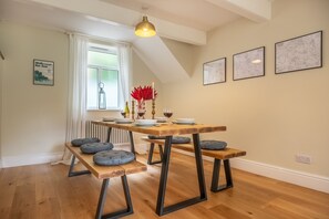 Mill Cottage, Wells-next-the-Sea: The spacious dining room