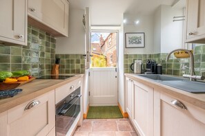 Hayloft, Brancaster: A compact user friendly kitchen