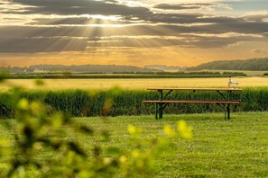 Field Barn Cottage, Burnham Market: Enjoy glorious sunsets