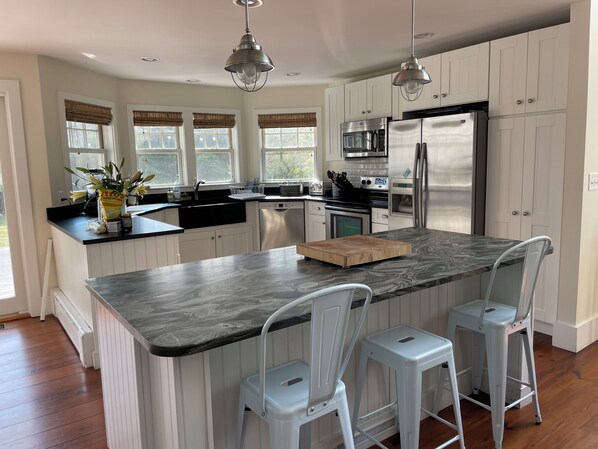 beautiful, bright kitchen 