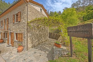 Balcony / Terrace / Patio, Building Exterior