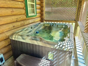 Hot Tub, Tub, Indoors, Architecture, Building