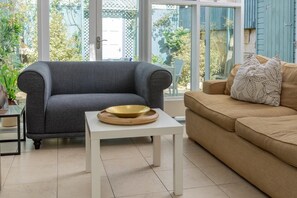 Living Room / Lounge