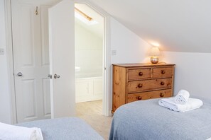 top bedroom with en-suite