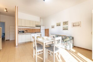 Autumn, Kitchen, Spring, Summer