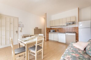 Autumn, Kitchen, Spring, Summer